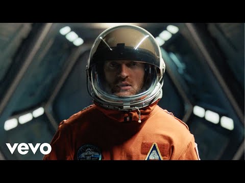 FINNEAS - 2001 (Official Music Video) img